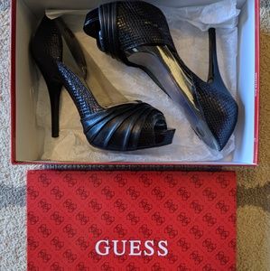Guess 'Holbrook' Black Peep-Toe Heels
